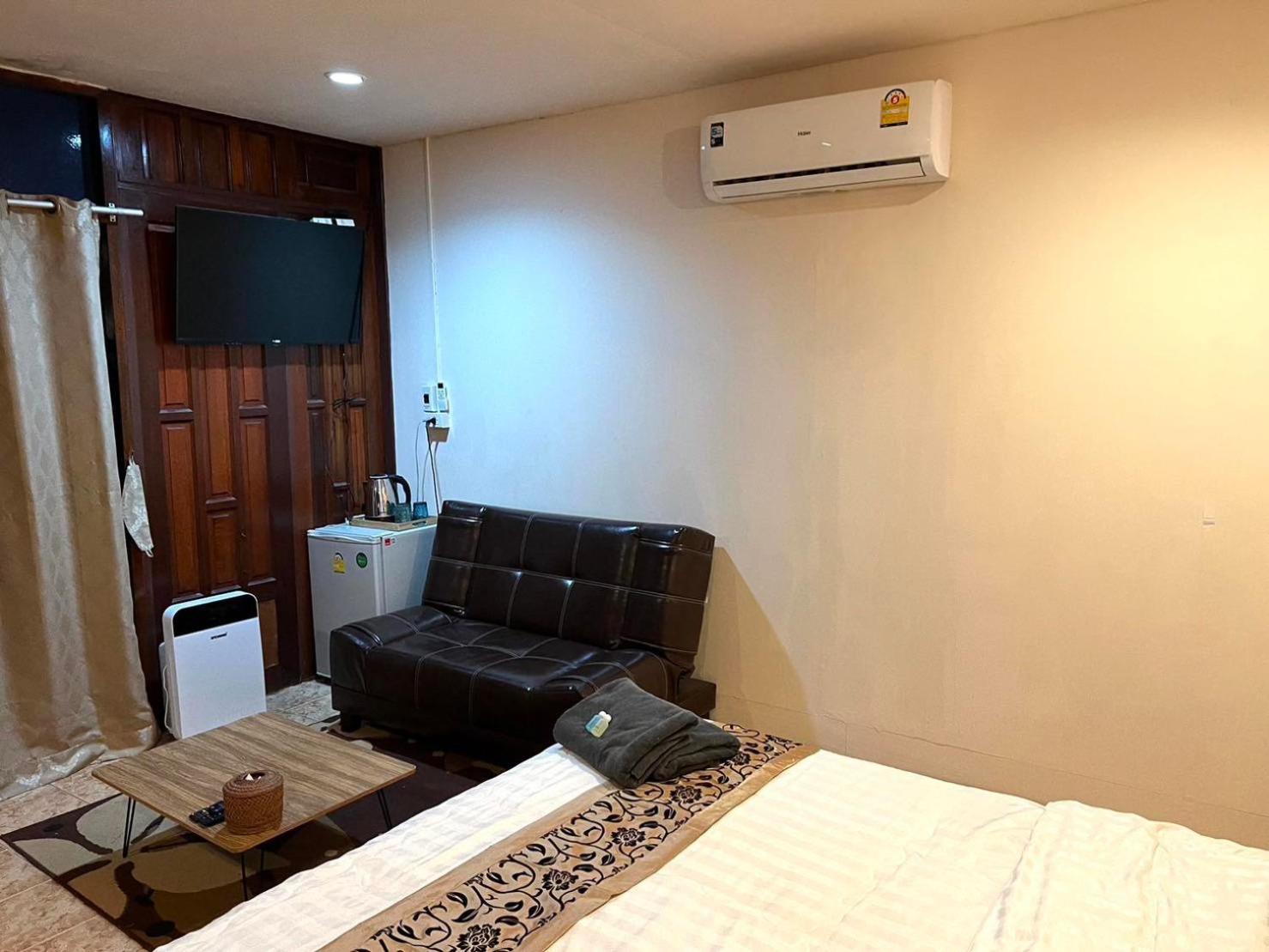 Binlar Guesthouse พระนครศรีอยุธยา ภายนอก รูปภาพ